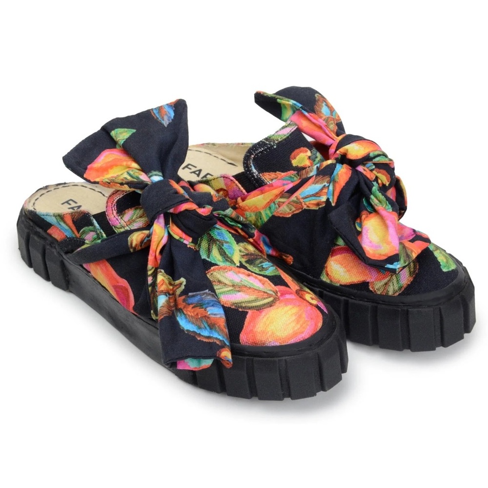 NWT FARM Rio Mule Sneaker with Bow (Cashew Black)